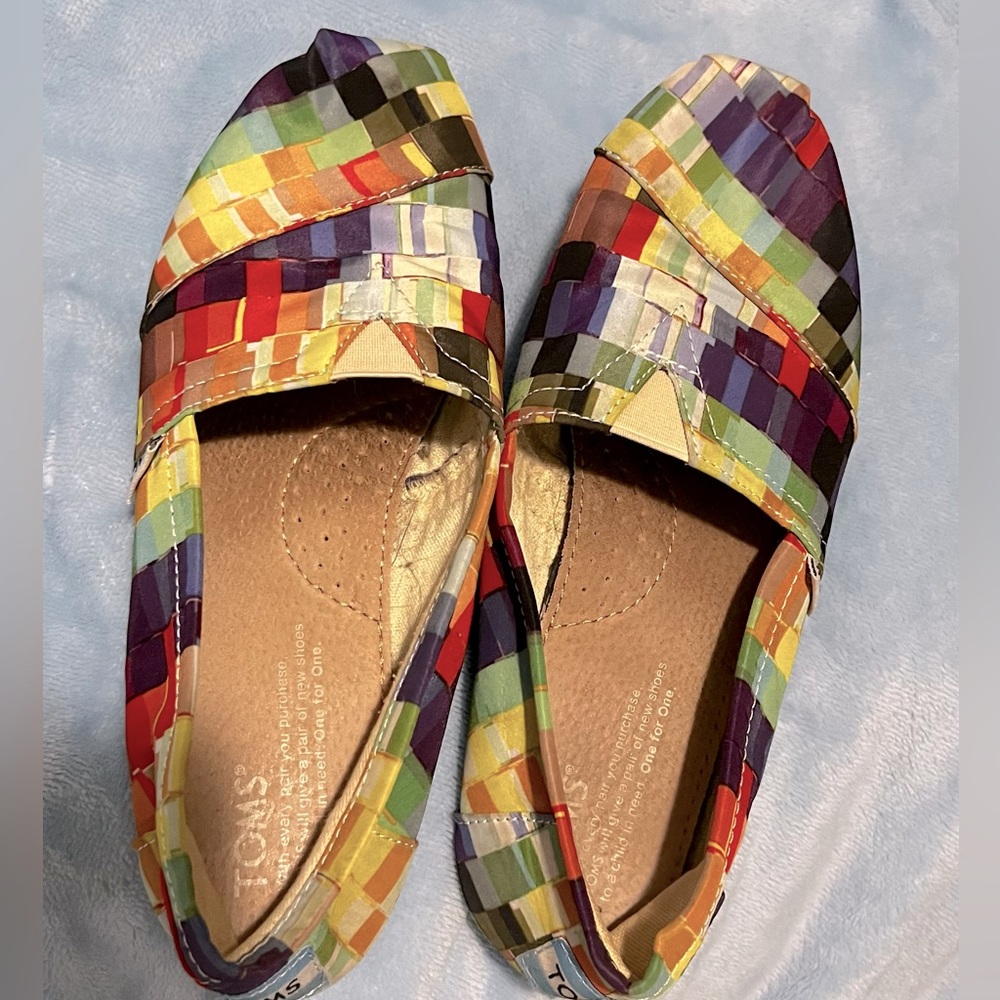 Toms size 6